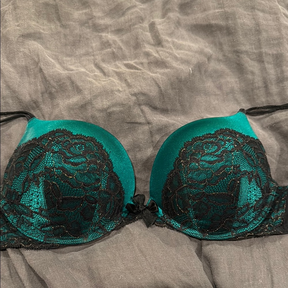 Elegant Lace Trim Teal Bra